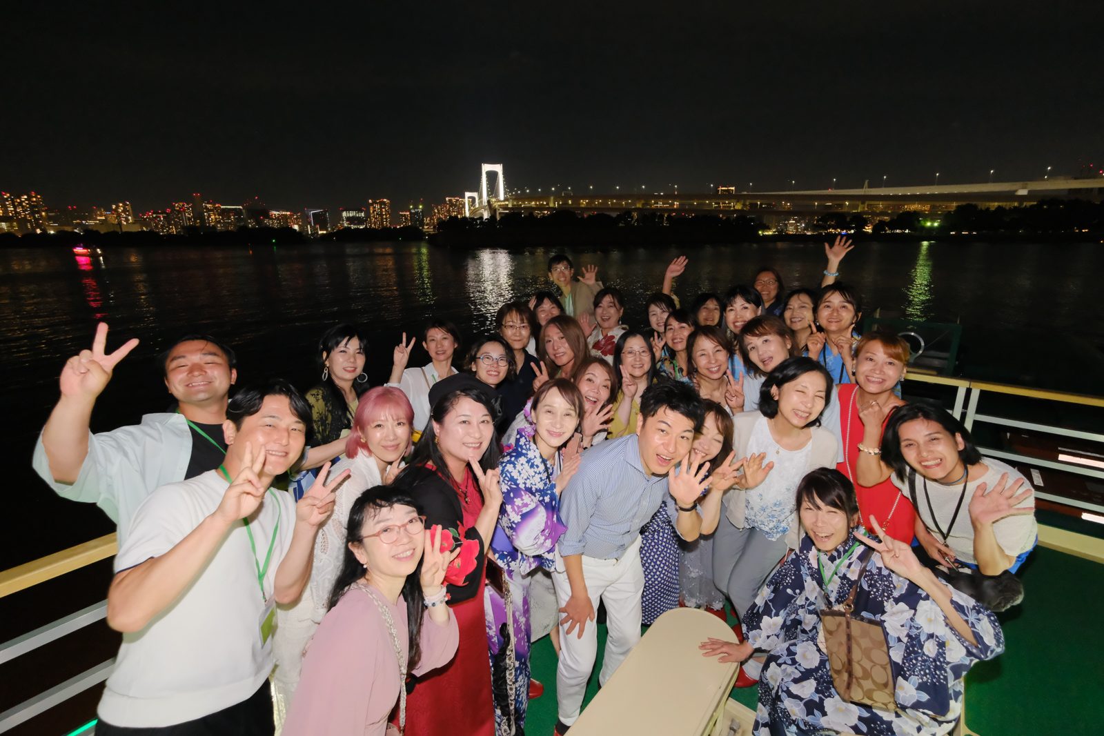 PLC感謝祭の夜景での集合写真